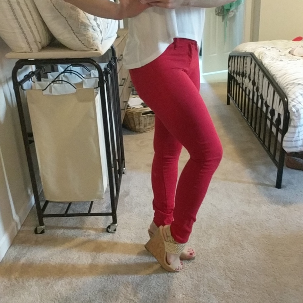 Red skinny pants